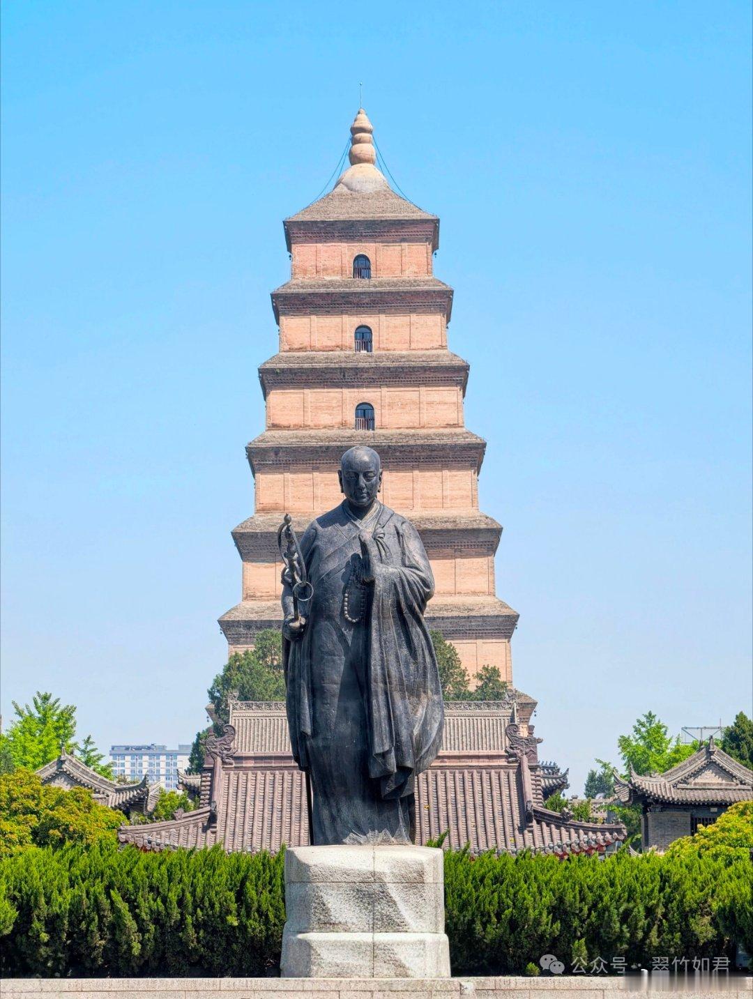 来西安的第三天钟楼，大雁塔要钱外面看了简体中华山爬不动长恨歌太贵兵马俑没去陕博约
