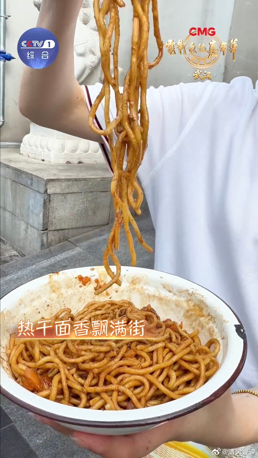一支舞打卡武汉地标武汉的景点就是很多呀，尤其是长江大桥下的翩翩起舞的打卡方式的时