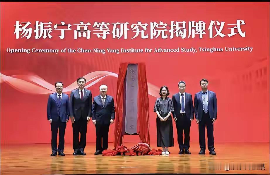翁帆的状态，你打几分？翁帆已经50岁了，你能看出来吗，这状态我说她40多岁不