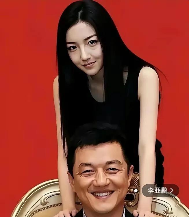 李嫣，真的是女大十八变，越变越好看。父女俩同框，长相随爸爸了。脸型，气质，都随