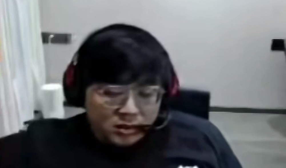 前LOL职业选手后转型教练，现主播sask锐评刀区“dota比lol好玩（弹幕）