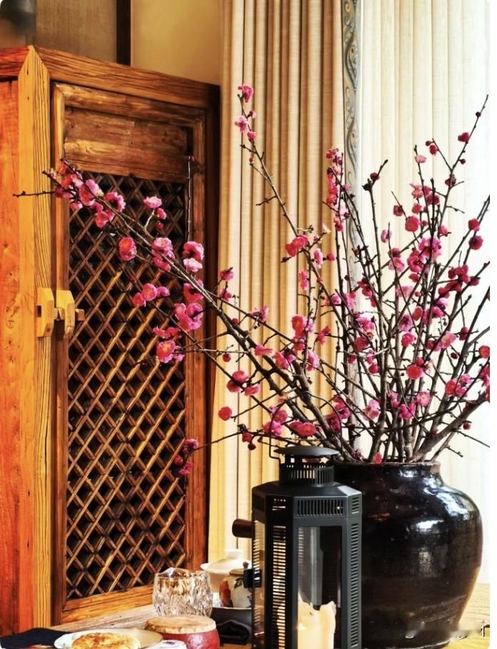 一个36岁的女同事，离异未育，谈了一个48岁的男人。男方同样离异，带着两个儿子，