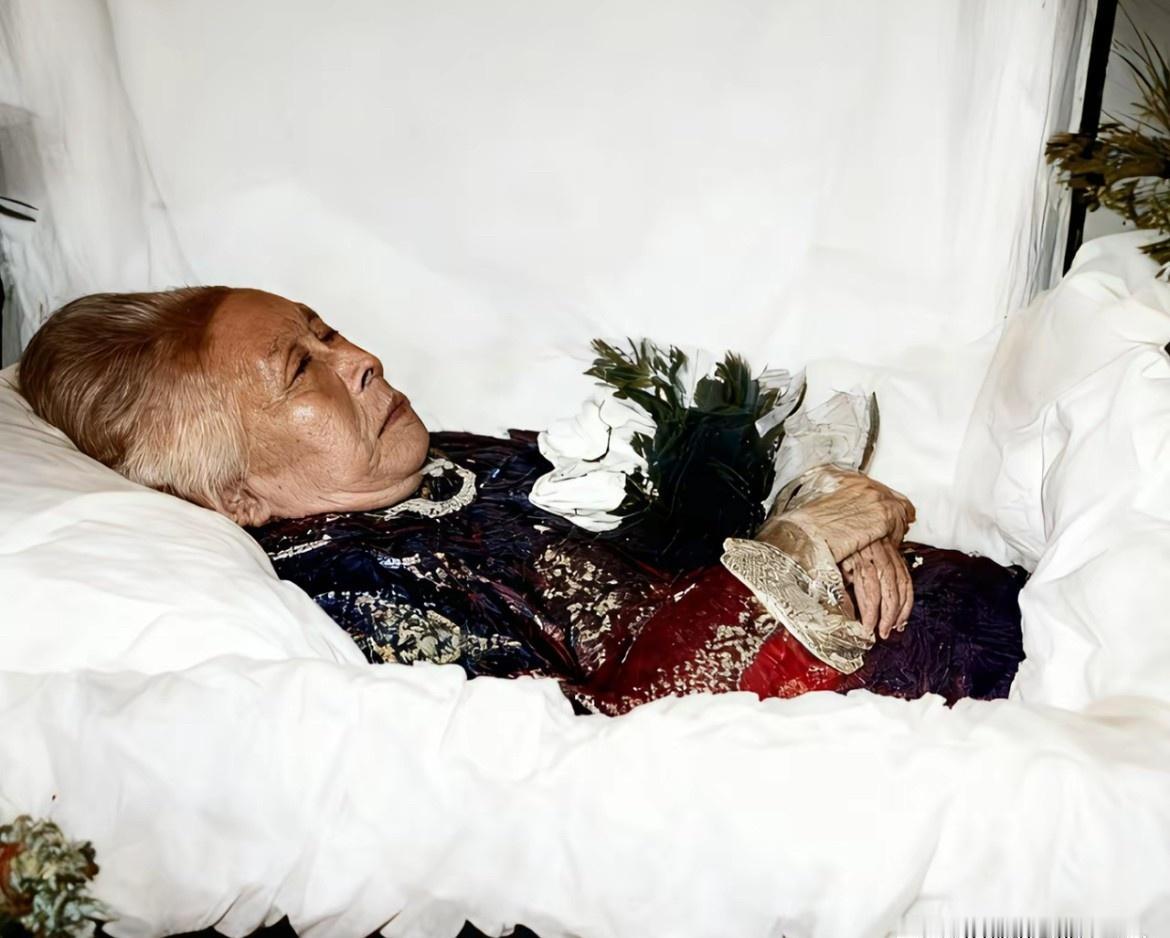 1997年2月16日，世界著名实验物理学家、被誉为“核物理女王”的吴健雄教授在美