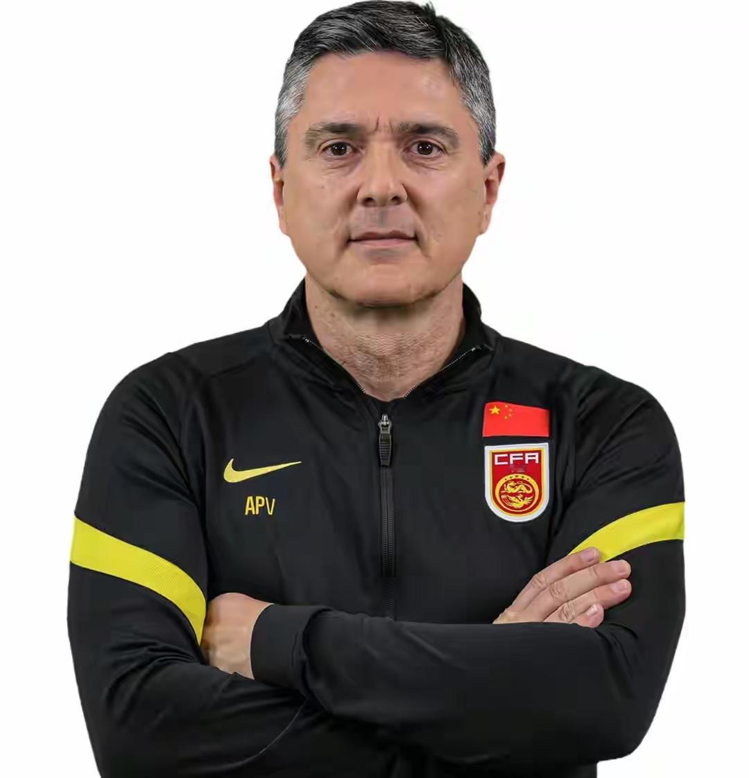 熊猫杯中国队对阵越南上半场结束，暂时0：0，中国队没看出太大的优势，而且上半场补