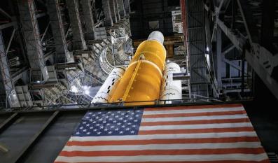 别再信“美国登月是假的”了，两张地球照片对比，不是技术退步，而是真相早就被坐实了