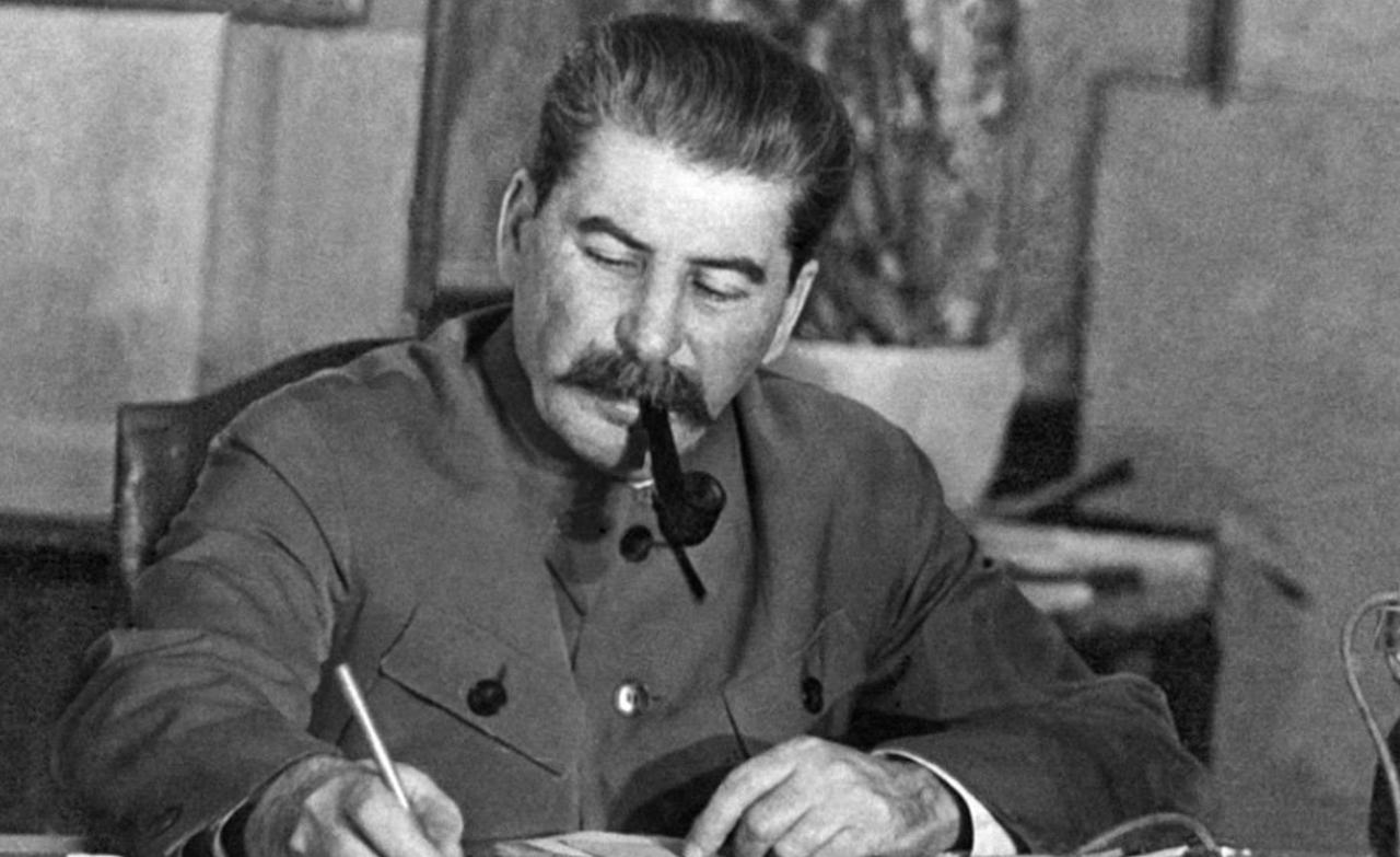 斯大林时期高级领导干部除正式工资外，还会与工资同时收到一个装很多钱的大信封，这就