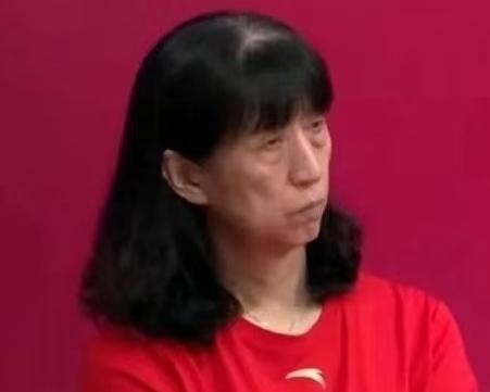 赖亚文培养了十几年浪费了，但凡她能够学到郎平和陈忠和一点真传，中国女排也不至于