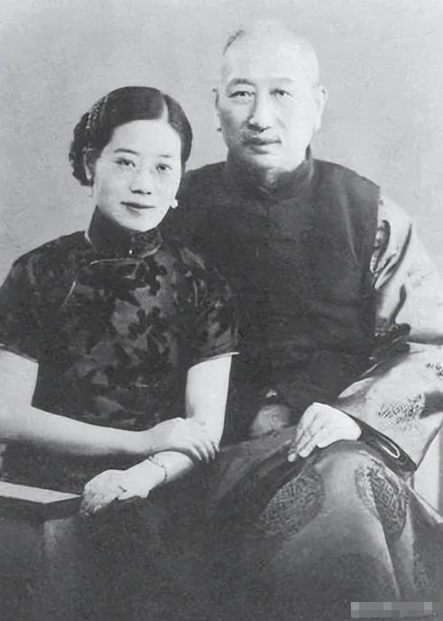 1900年，已经连续生下两个女儿的朱环佩再次怀孕。丈夫表示，如果这次仍然生下女儿