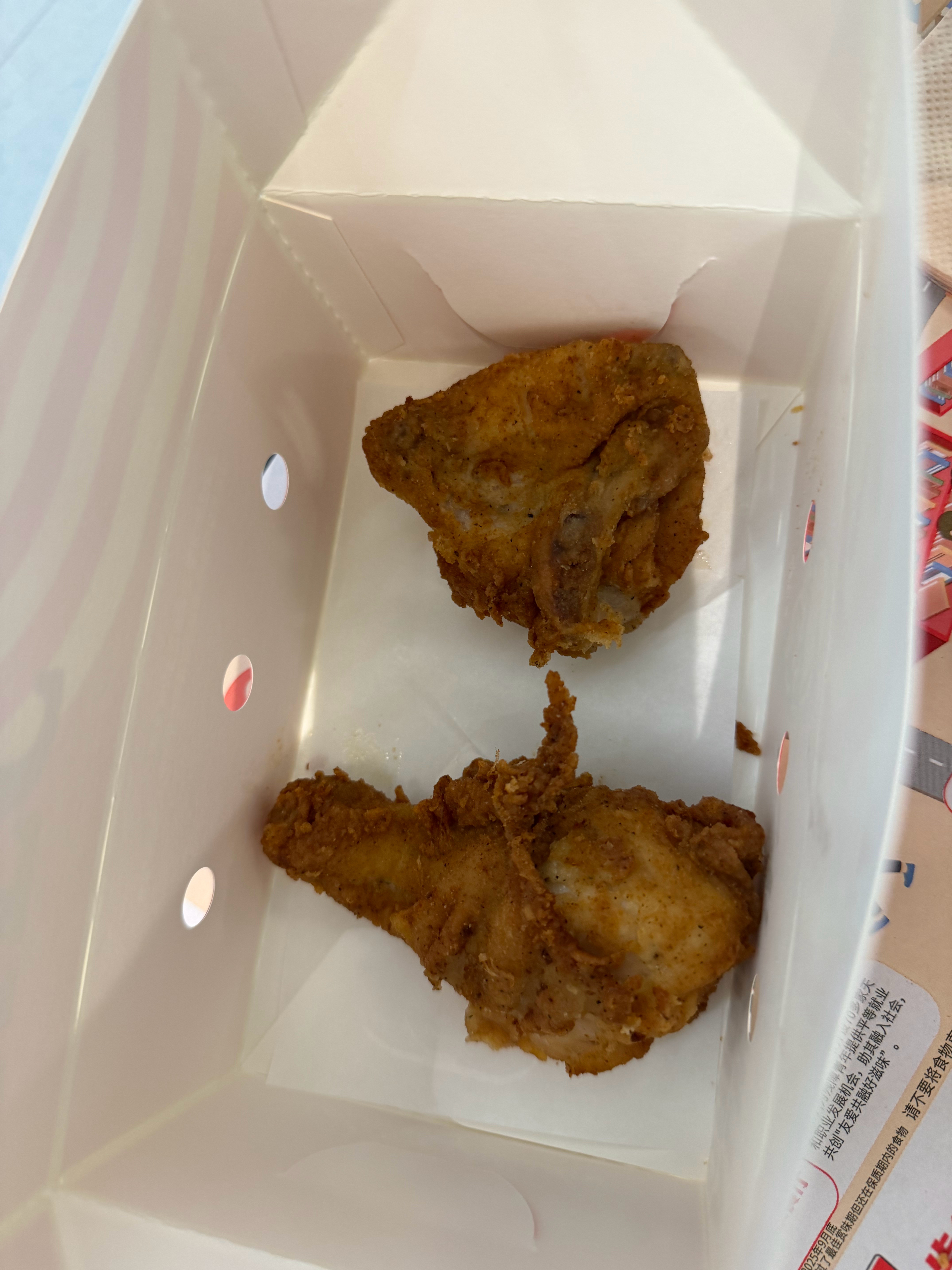 不是，肯德基现在的吮指原味鸡那么小块了？是怕我吃胖了吗