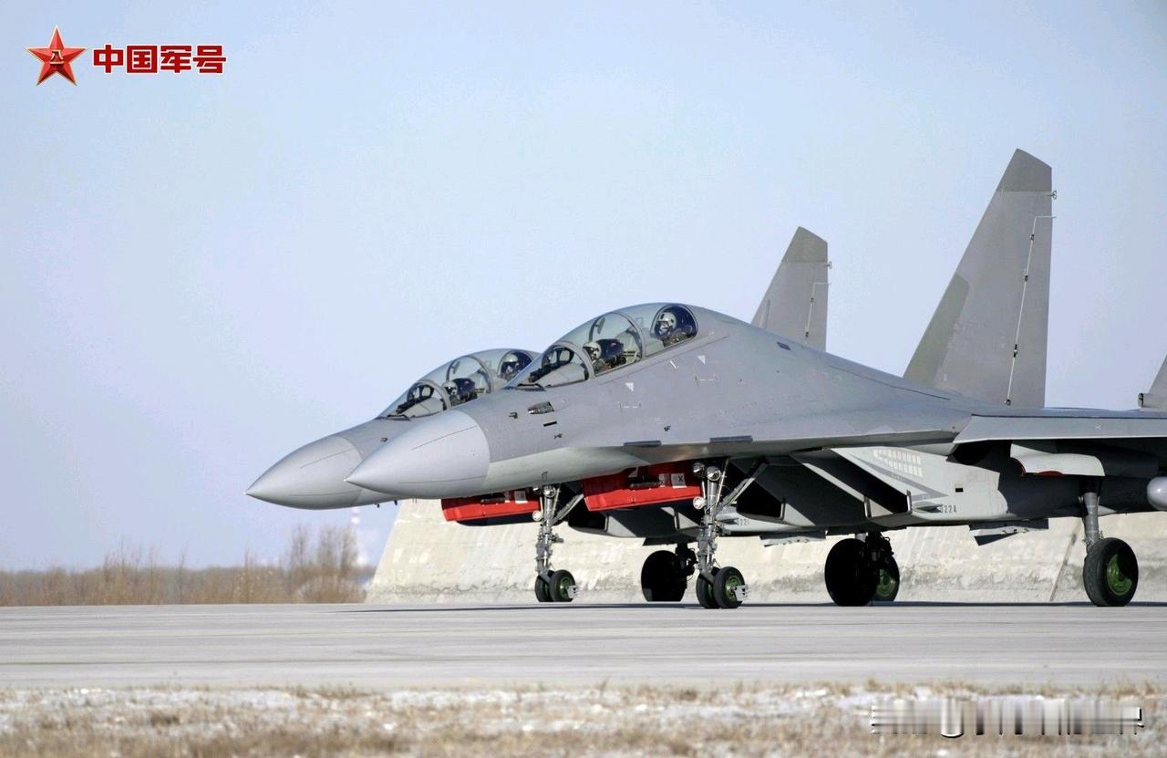 又一批共24架J16D服役了！加上首批次的约30～40架J16D，目前我军约