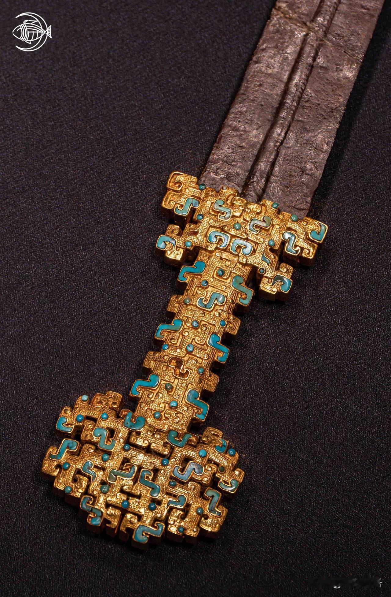 苏州博物馆西馆的秦国黄金大宝剑也太绝了！剑柄纯金打造，还镂空镶着绿松石，花纹