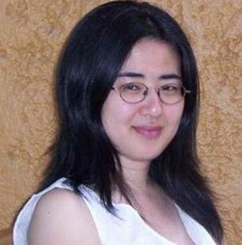 中国“神童”田晓菲，13岁被北大破格录取，出国留学后，28岁嫁给53岁美