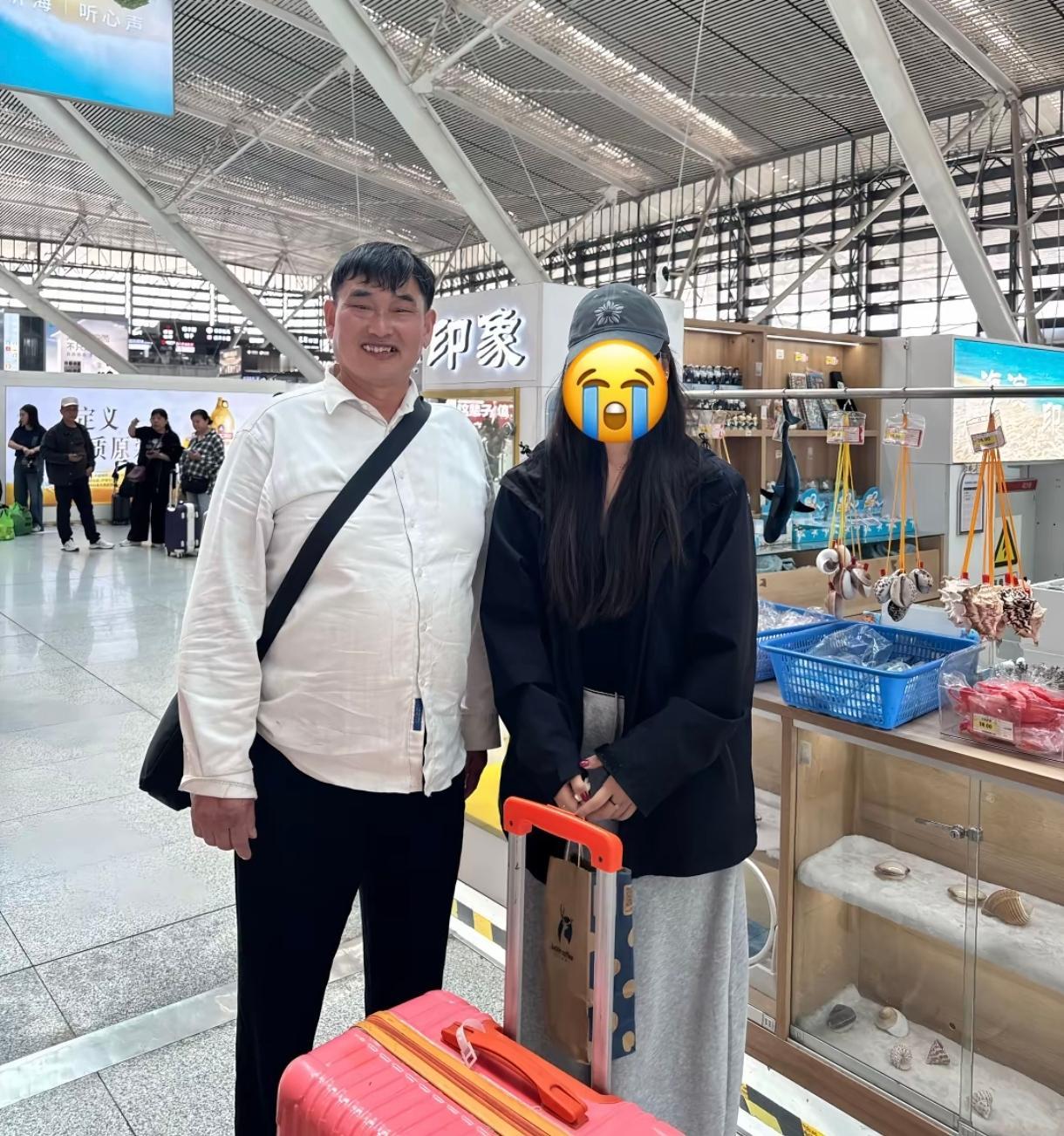 别看大衣哥现在很有钱了，但是他把面子看得很轻，如果最近地方有商演请他去，他有时候