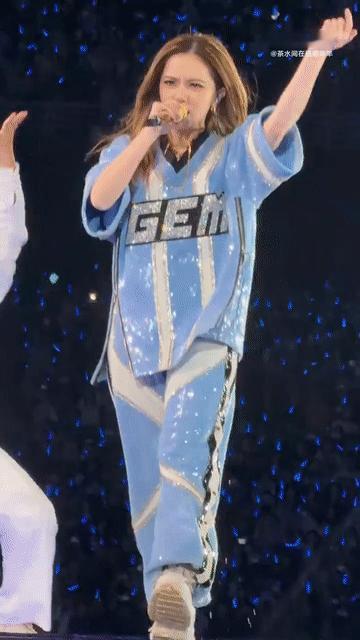 邓紫棋指完你的指你的真的有被邓紫棋指的这下勾到！武汉演唱会，解解演唱会再次惊喜，