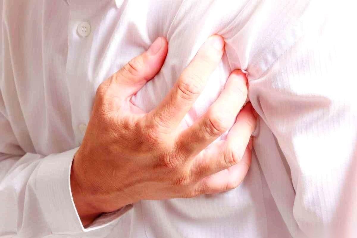 每天凌晨四五点，准时睁眼。比上班的闹钟还准。你翻个身，以为是人到中年，觉少了