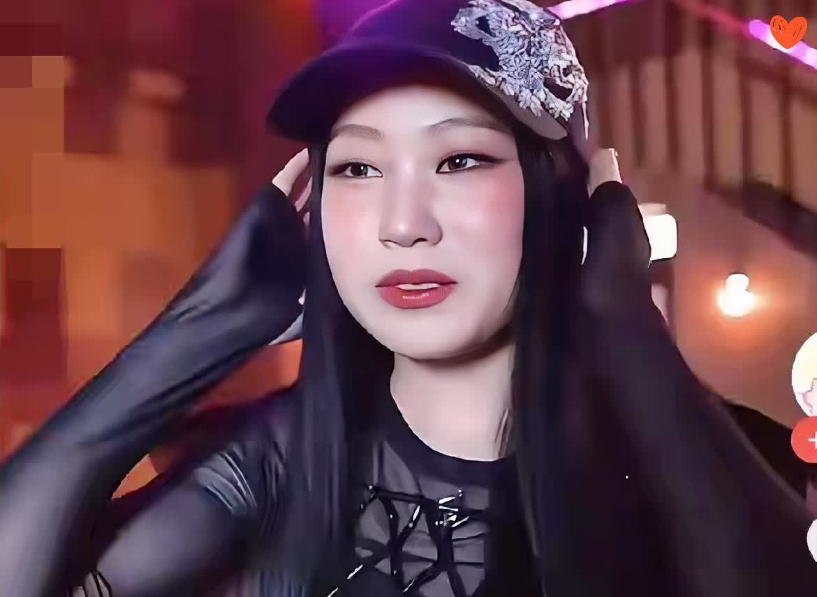 小沈阳女儿出道百分之百是沈春阳的主意因为赵本山都说过小沈阳媳妇为人处