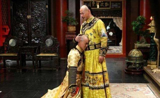 1763年，圆明园烈焰滔天，永琪舍命救父。1763年端午，清晏殿内弥漫着
