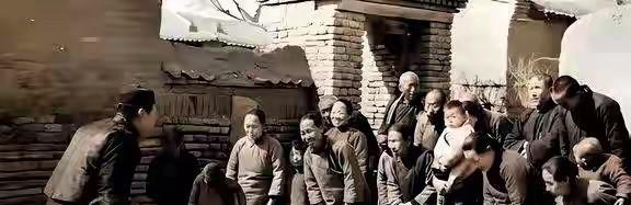 1949年秋，地主钱满堂收到三儿子从城里寄来的信。就三行字：“爹，速卖田产，带