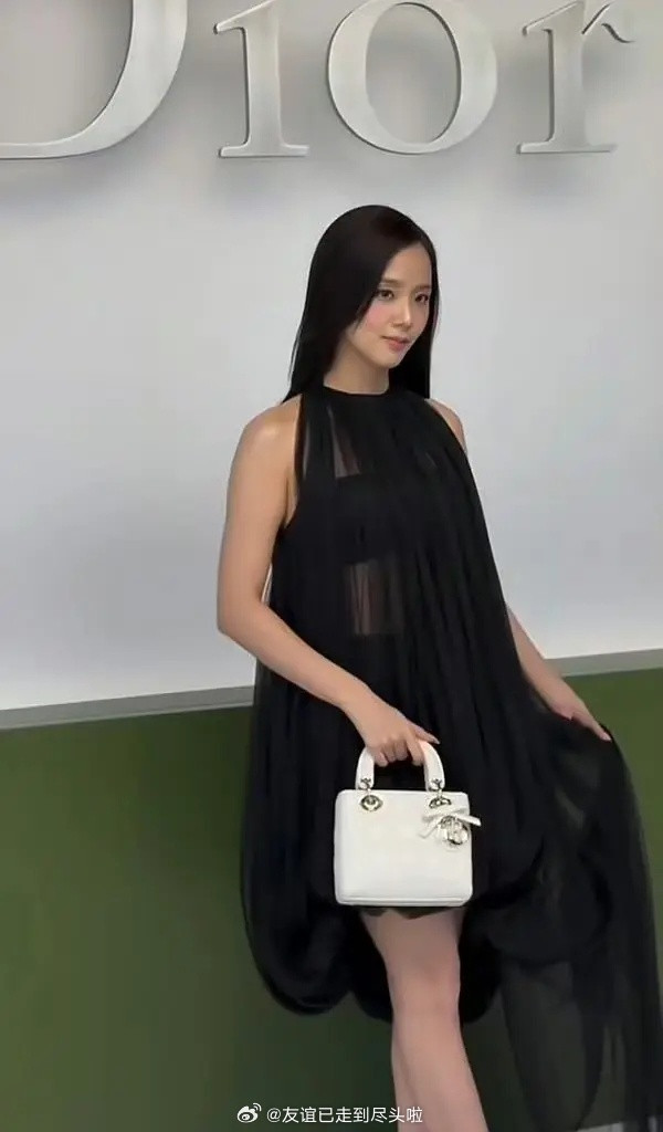 女明星迪奥看秀造型，pick谁？王楚然、金智秀、LingOrmDior大秀迪奥