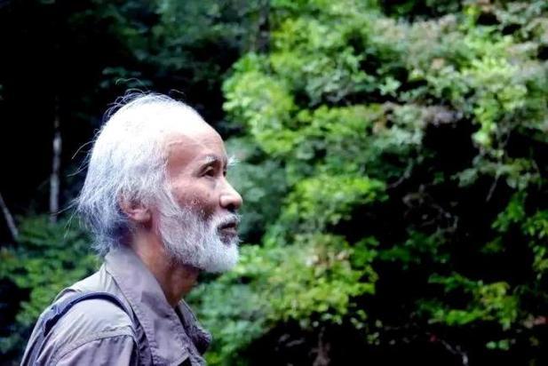 国家动物博物馆近日发布声明，强烈谴责展厅内一起性质恶劣的不文明参观事件。监控显