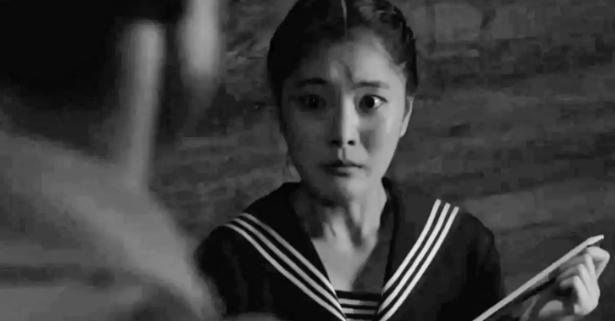 1943年，日本兵紫竹一郎独自一人悄悄离开部队，闯进一农舍，原来他白天在这发现了