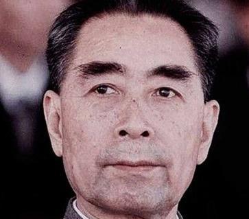 1974年，彭德怀在北京离世，那时周恩来正承受着病痛折磨，但他没有犹豫，连续下达