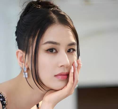 黄圣依才是那个真正的狠人！解约的600万违约金，分分钟靠杨子摆平；离婚90%