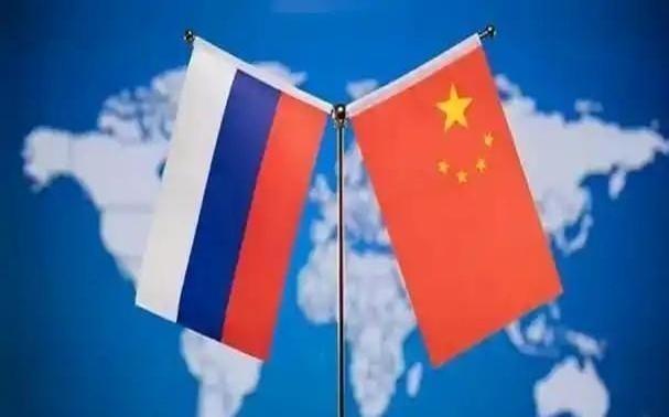 要是美国真跟俄罗斯站成一队，东大应不应该远离俄罗斯呢？至少现在不能，直到俄乌战争