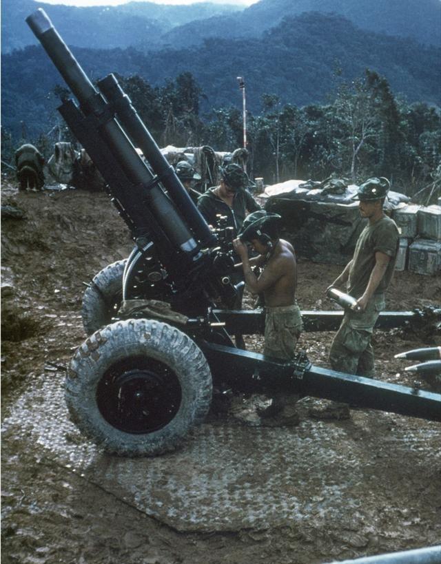 在越战中美军据点是相当难打，死很多游击队也打不下来。这些据点大都会建立在孤立山峰
