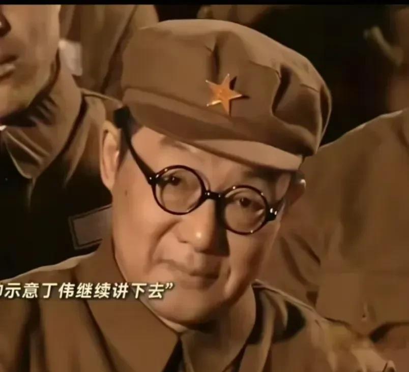 丁伟在台上讲北方大国对我们的战略威胁，几乎所有人都表现出一副不可思议的表情，并且