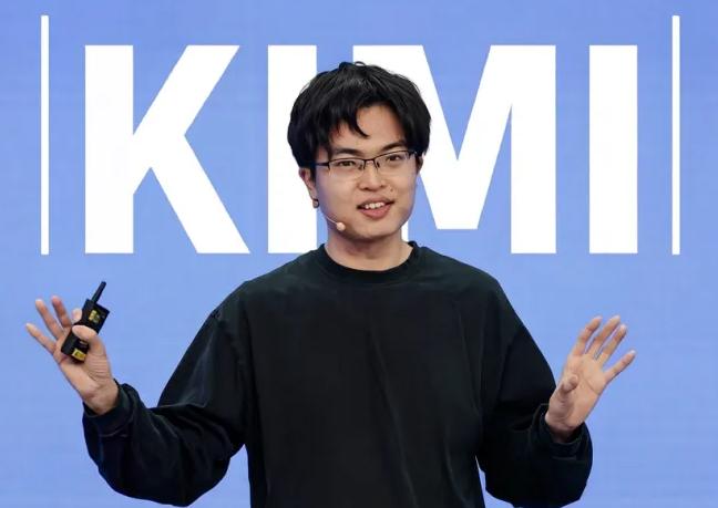 看完Kimi创始人杨植麟的采访，我最深的感触特别鲜明：现在这批靠AI起家