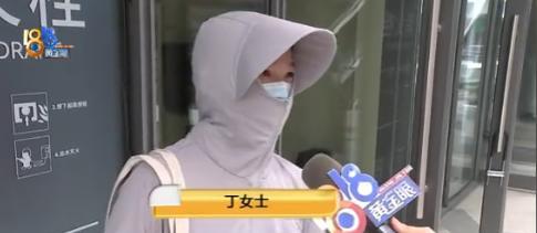 洞洞鞋、锈钉子与舆论漩涡：浙江女子维权背后的扎心真相。浙江，一女子穿着洞洞鞋逛