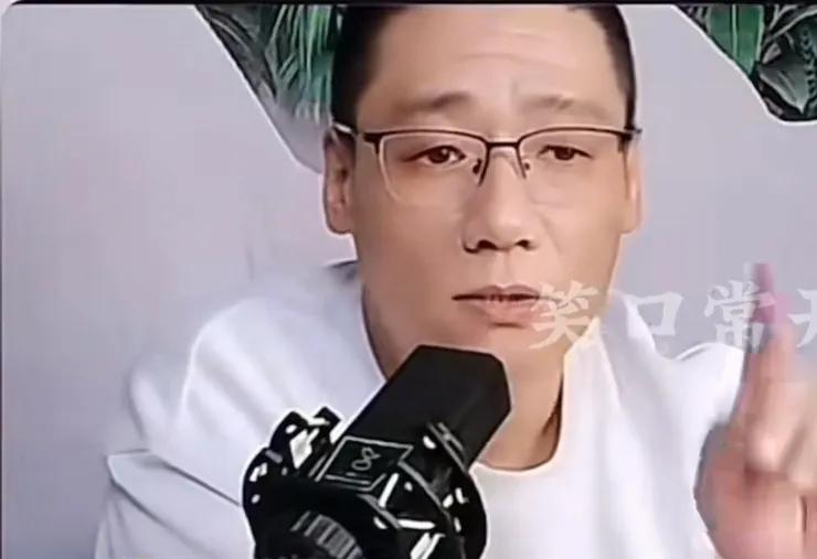 哎哟喂，这年头真是热闹！杨议老师家的邦子那是真敢说，直接开怼某主播，这事儿可炸锅