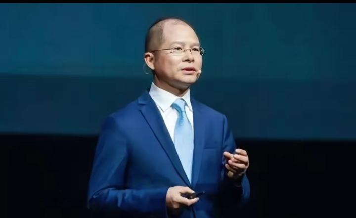 “华为的徐直军终于把那层窗户纸捅破了——10月初，华为轮值董事长在全联接大会后接