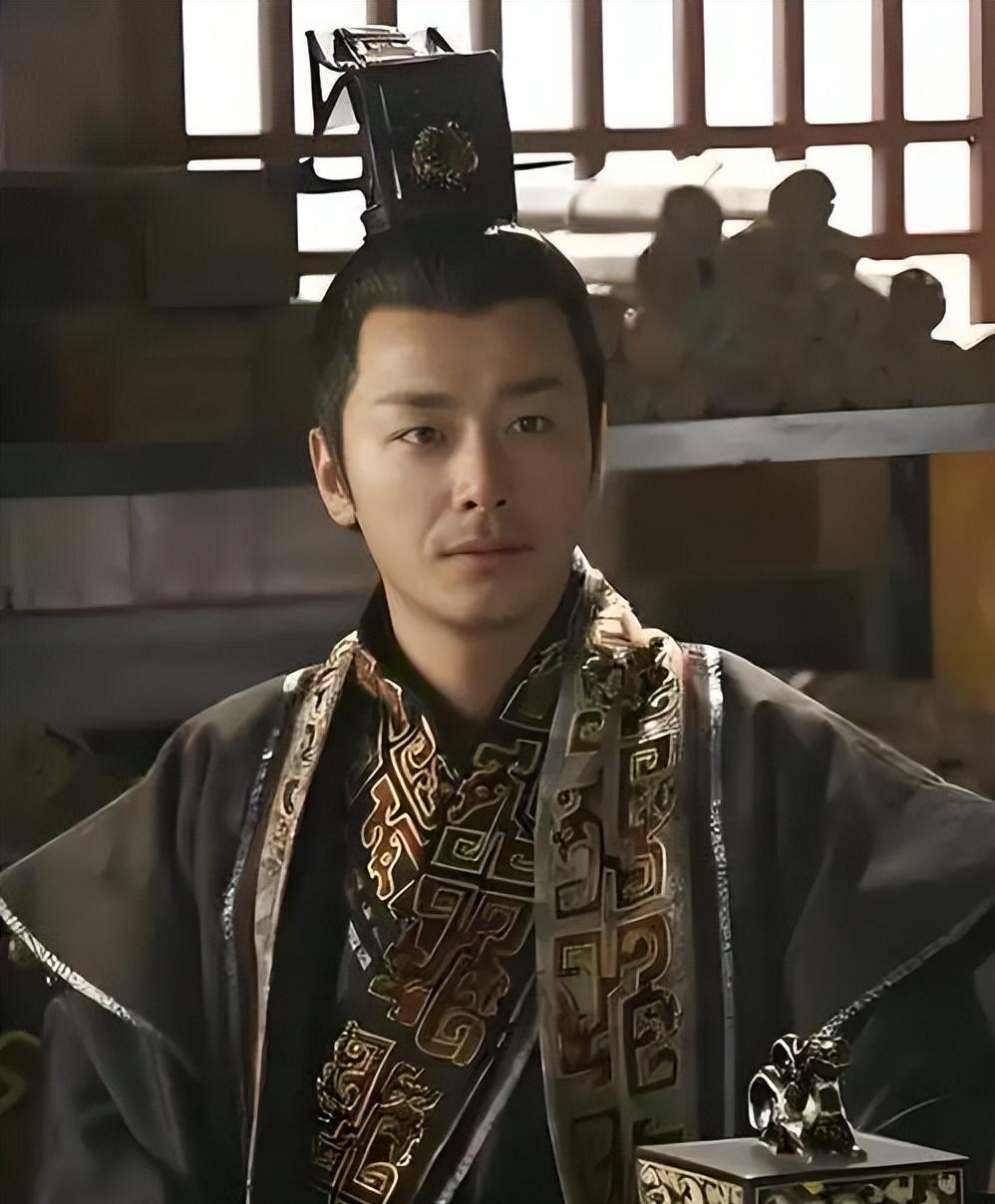 汉文帝只带6人进京，却让开国功臣俯首称臣公元前180年，长安城里的大佬们刚干