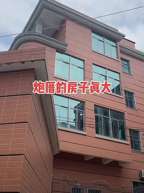 莆田90多万彩礼事件，想让女方退全部彩礼的网友要失望了，是不可能全退的。当地