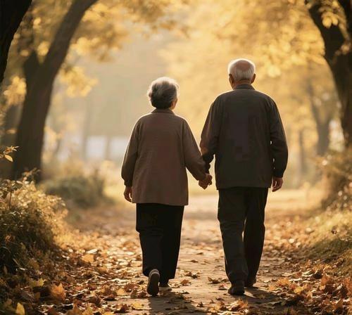 稀奇!九十岁老头聚七十岁老太,不为别的,只为做饭陪床。我单位