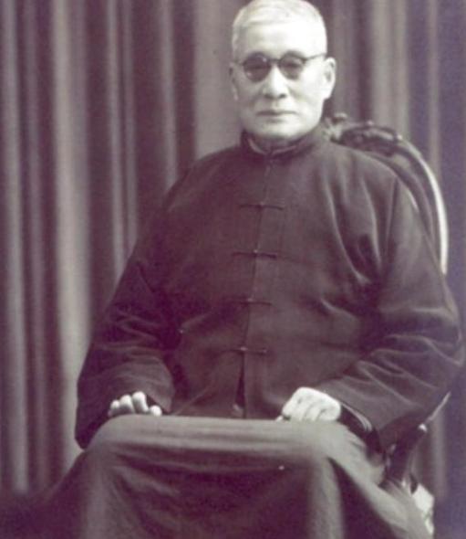 蒋介石人称人民公敌，75年快断气之前几个小时放心不下的不是宋美龄，不是蒋经国，不