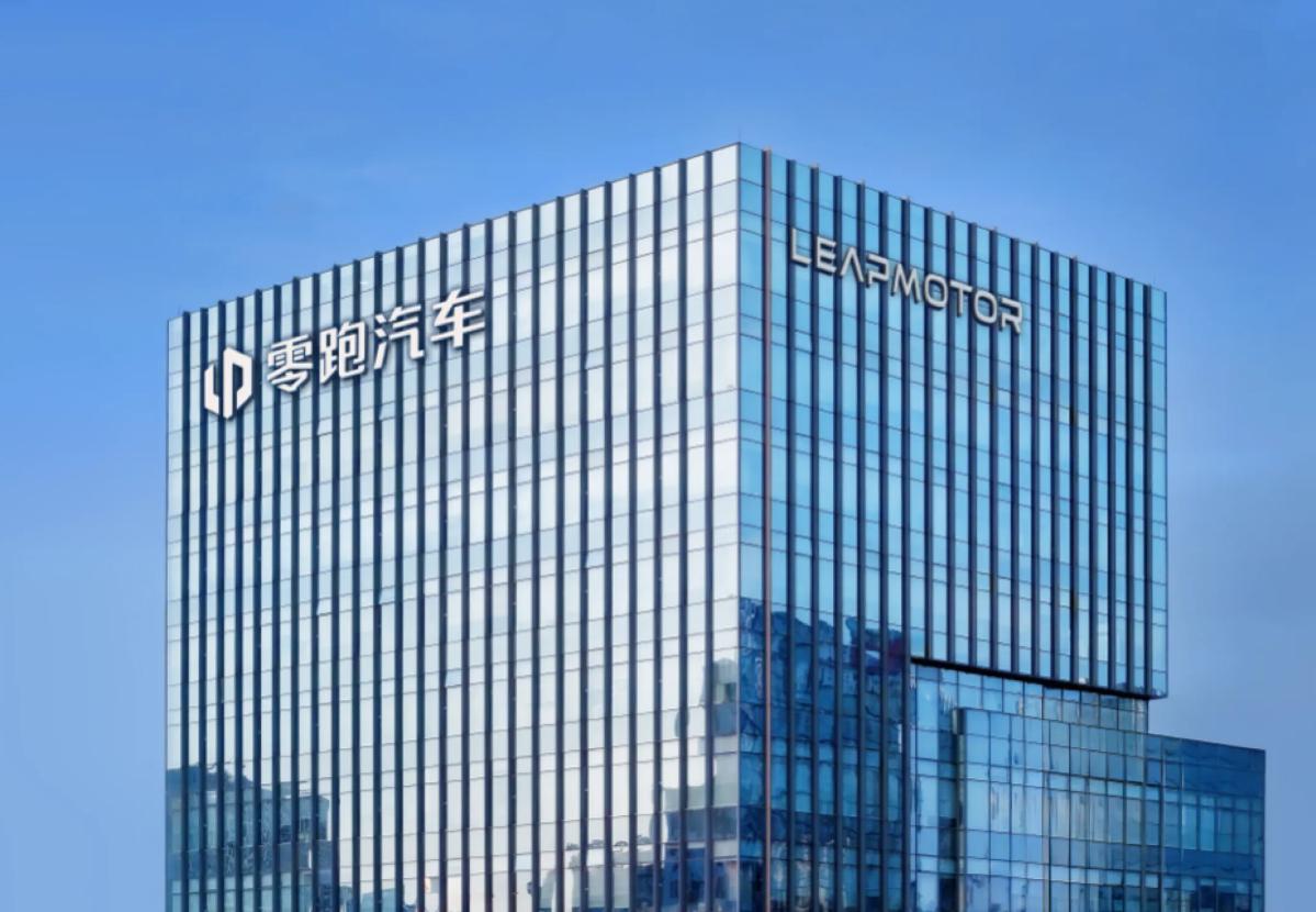 浙江新能源汽车产量跃居全国第三，背后的功臣都有谁？3月5日上午，我们在政府