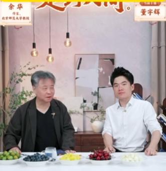 再要就有点不要脸了。 昨晚，久未露面的宇辉回到与辉同行直播间，带来了一场和余