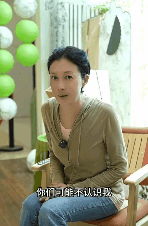 吴绮莉也老了当年和成龙有一段露水情缘生下一个女儿如今女儿叛逆长期生活在国外