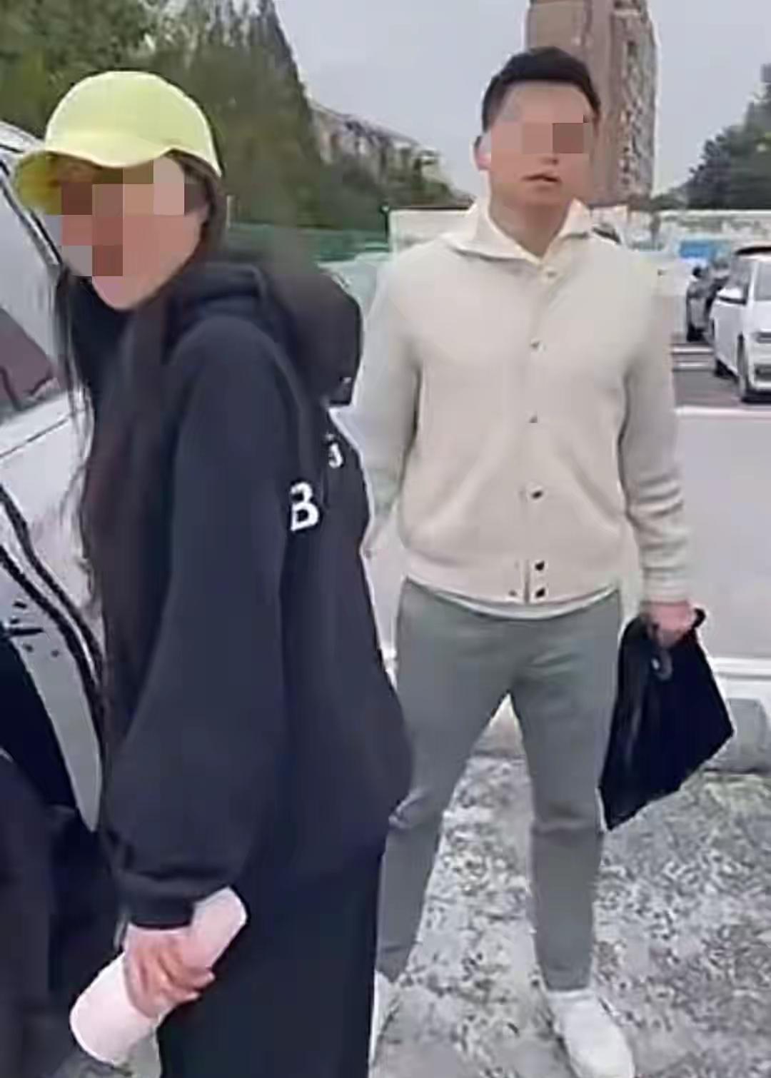 “律师也翻车!”10月31日,上海一妇婴停车场,原配陪母体检撞见老公扶小三产检,