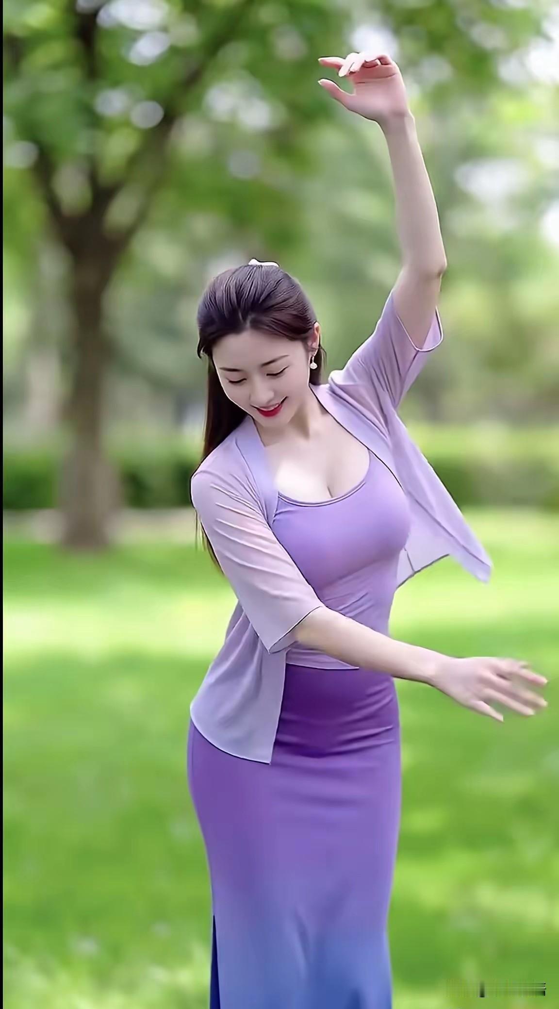 春风入怀，看花盛开，人到中年，守一份自在。中年感悟岁月静好