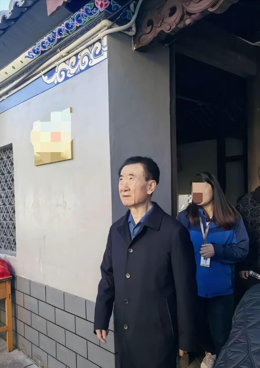 王健林夫妻俩给所有的父母上了一课。不管你事业做得有多大，也不管你成为很有钱的