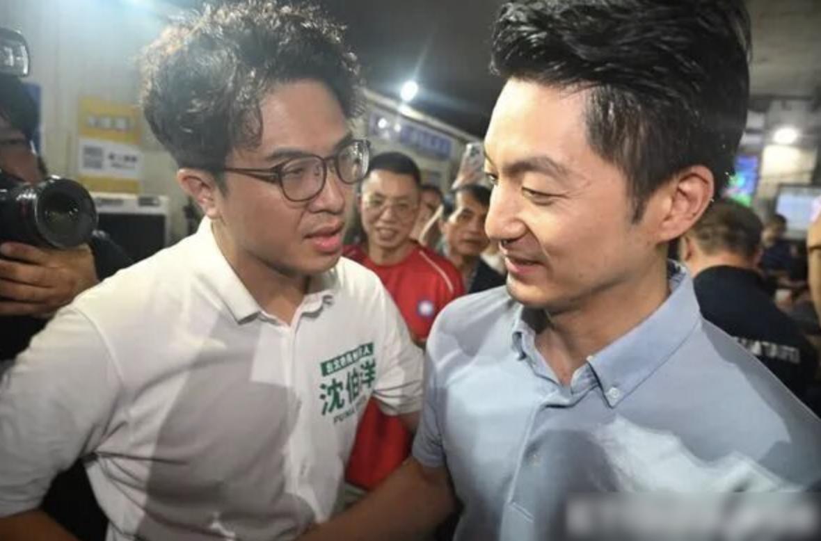 顶得住吗？蒋万安陷学历风波，“绿营”持续猛攻！蒋万安近日也陷入学历风波。原来