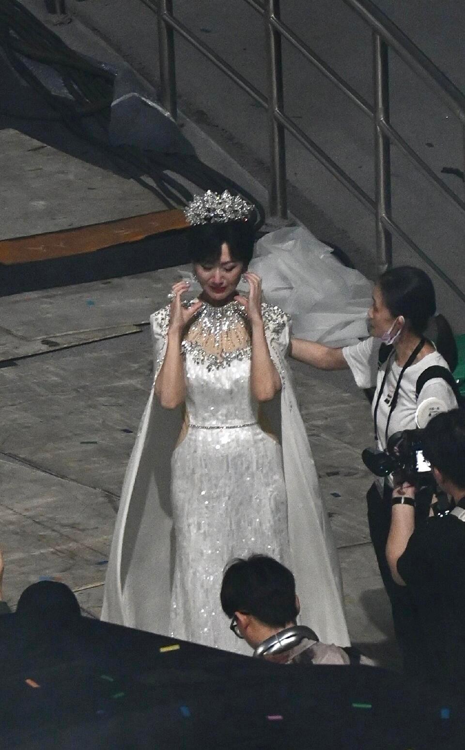赵雅芝姐姐真的是美了一辈子70岁的人这个角度哭成这样，都还是这么美....​​