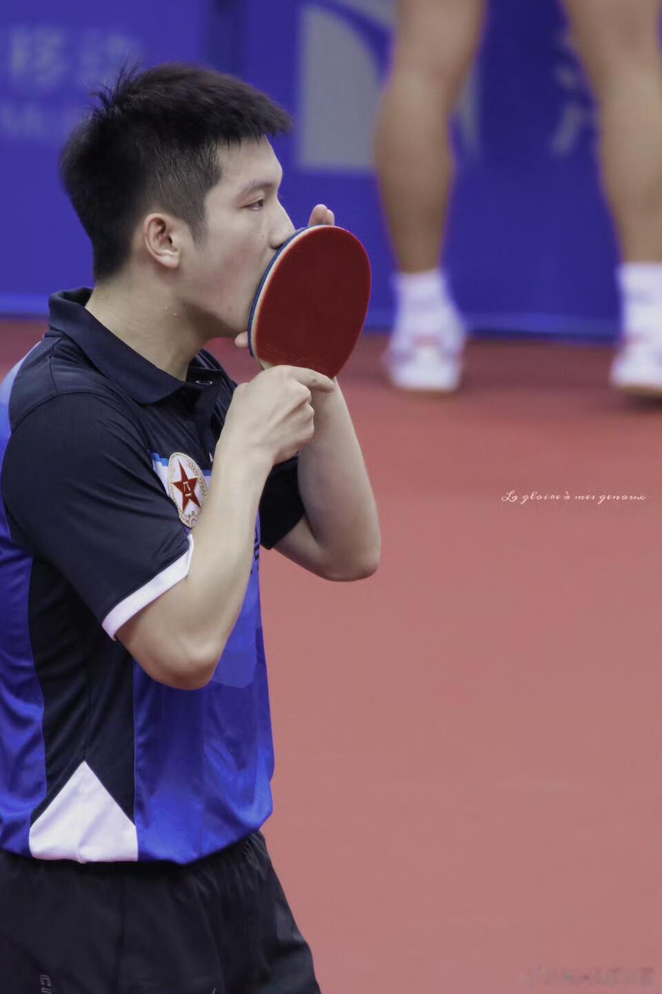 感受樊振东抽条时期，那种锋利的帅，是少年人的锐气。