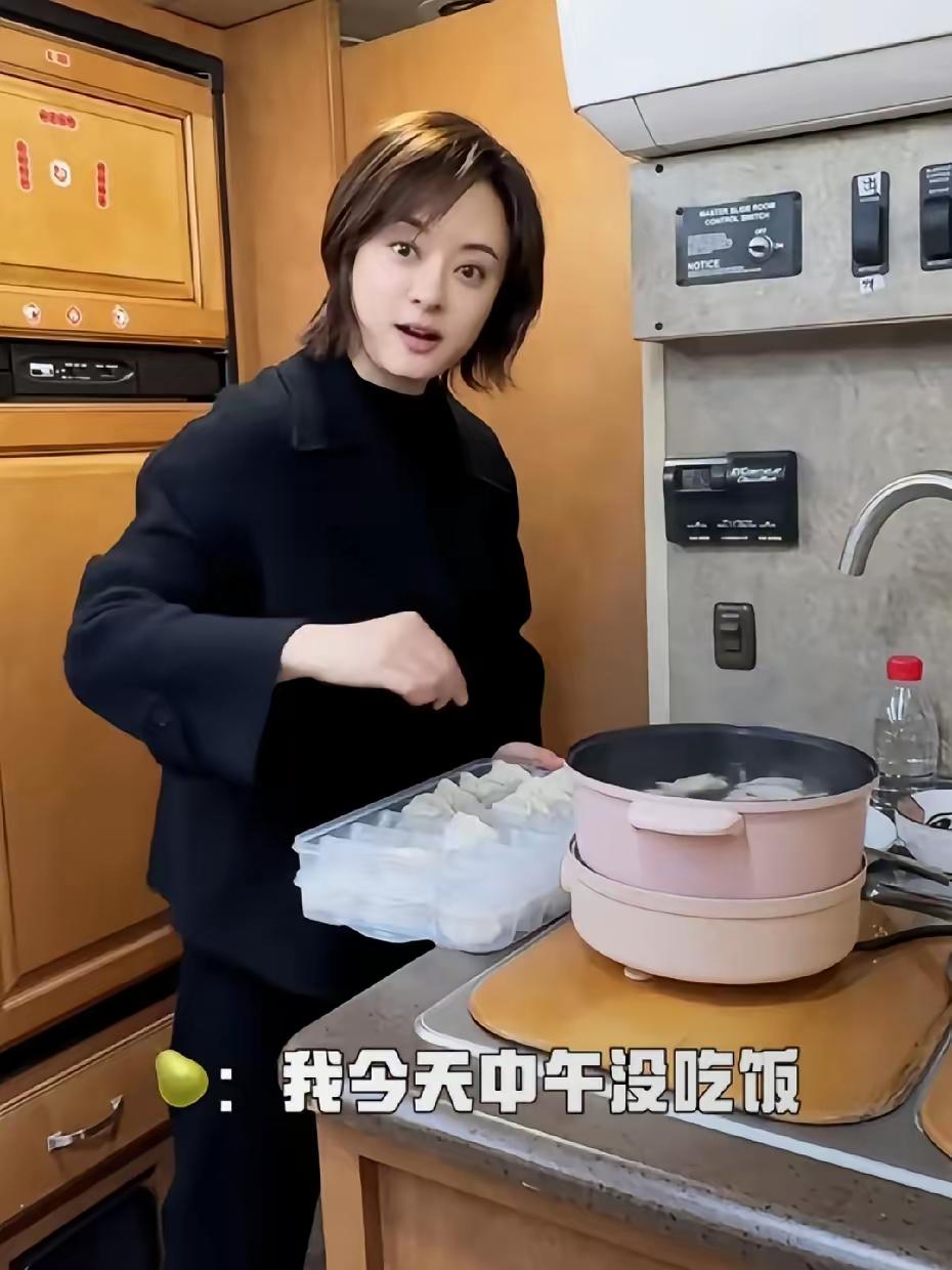 这个发型好看啊，热爱生活的人，是演艺界一股清流[比心]