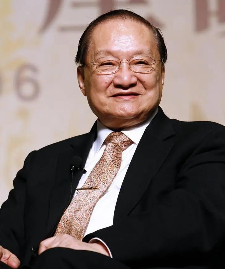 2003年，金庸想参观青城山，但被严词拒绝:“青城山不欢迎你！”后来金庸再次来