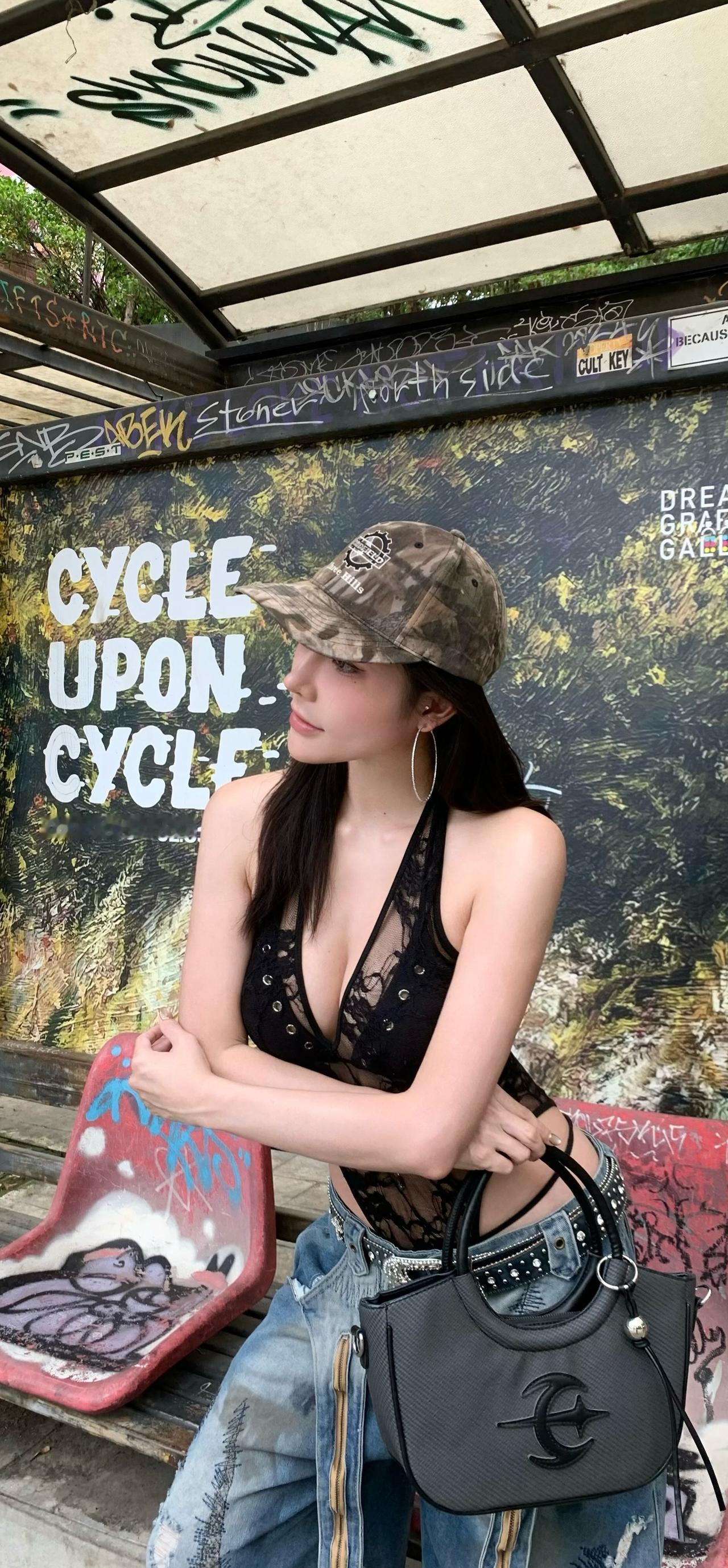 小帽子一戴，氛围感马上起来，[比心][比心][比心]ootd
